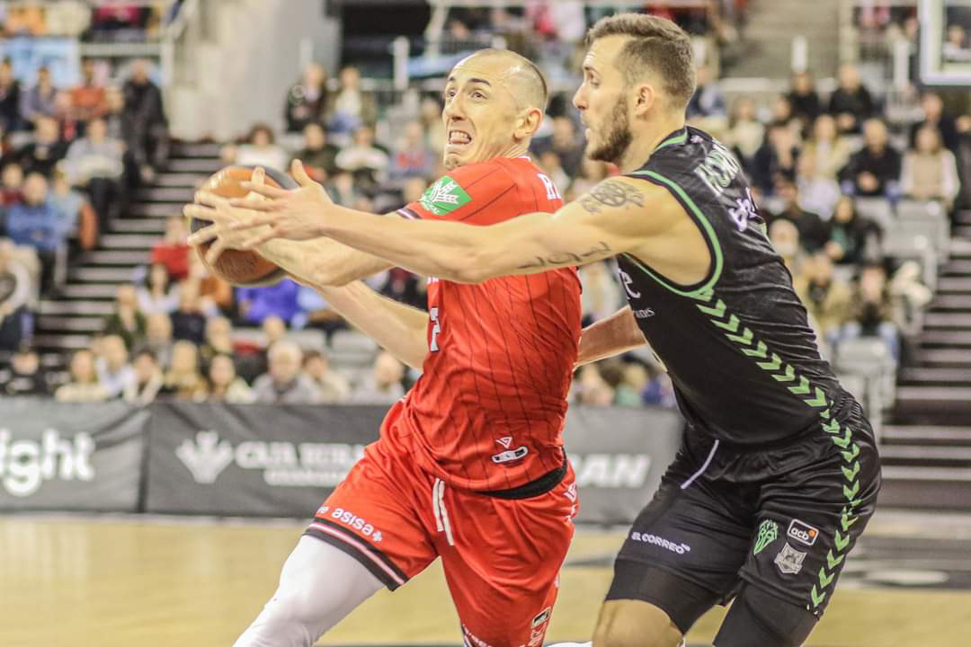Jonathan Rousselle en el partido ante Surne Bilbao (JOSÉ VELASCO)