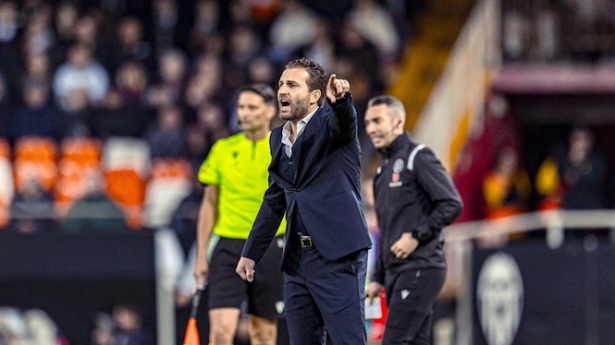 Rubén Baraja durante un partido del Valencia (VALENCIA CF) Rubén Baraja durante un partido del Valencia (VALENCIA CF)