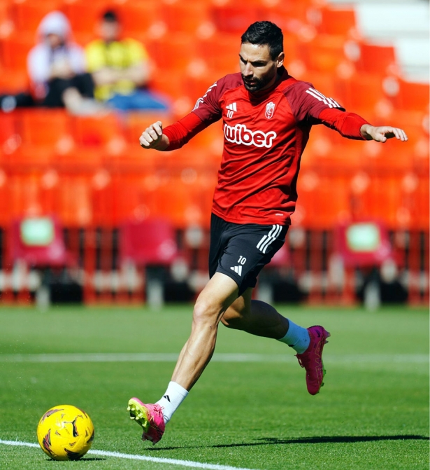 Antonio Puertas, que podría jugar hoy como titular, en el entrenamiento de ayer (GCF) Antonio Puertas, que podría jugar hoy como titular, en el entrenamiento de ayer (GCF)