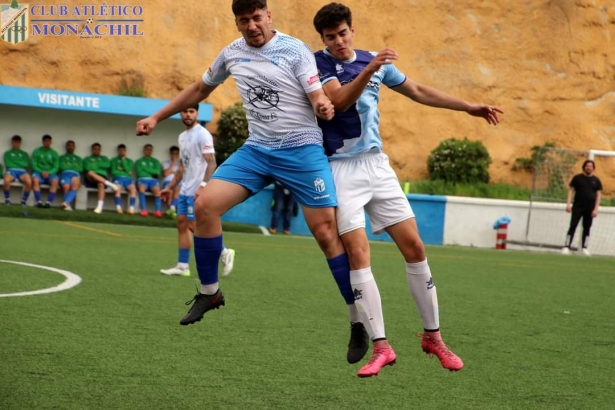 El Santa Fe defenderá el liderato ante el Puerto de Motril CF (MANU LÓPEZ/ ATLÉTICO MONACHIL) El Santa Fe defenderá el liderato ante el Puerto de Motril CF (MANU LÓPEZ/ ATLÉTICO MONACHIL)