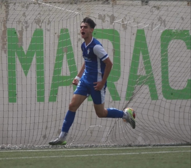 Soma celebra su gol (IVÁN MÁRQUEZ /UD MARACENA) 