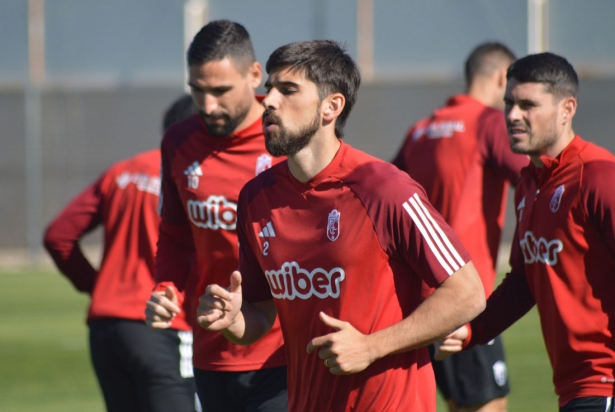 Bruno Méndez, fijo en la alineación inicial, en el entrenamiento del pasado jueves en la Ciudad Deportiva (J. PALMA) Bruno Méndez, fijo en la alineación inicial, en el entrenamiento del pasado jueves en la Ciudad Deportiva (J. PALMA)