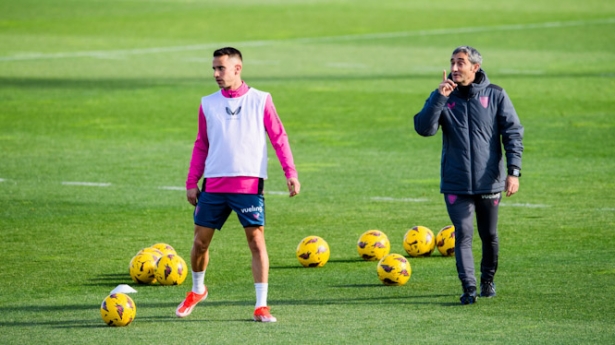 Ernesto Valverde durante un entrenamiento (ATHLETIC CLUB) Ernesto Valverde durante un entrenamiento (ATHLETIC CLUB)