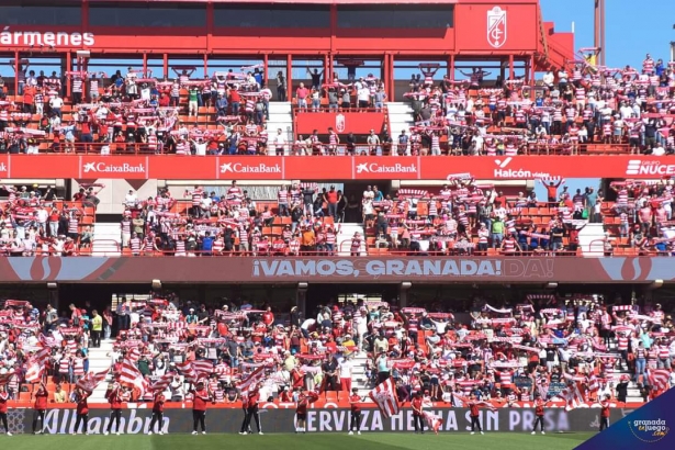 Afición del Granada CF (JOSÉ M. BALDOMERO) Afición del Granada CF (JOSÉ M. BALDOMERO)