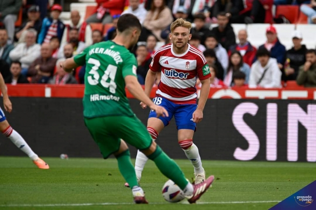 Jozwiak durante el partido ante Osasuna (JOSÉ M. BALDOMERO) Jozwiak durante el partido ante Osasuna (JOSÉ M. BALDOMERO)