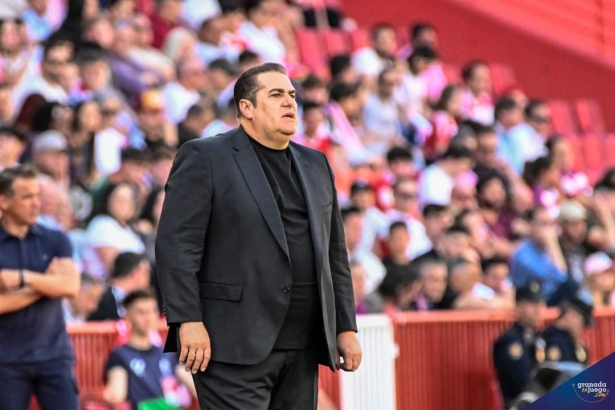 El entrenador del Granada CF, José Ramón Sandoval (JOSÉ M. BALDOMERO) El entrenador del Granada CF, José Ramón Sandoval (JOSÉ M. BALDOMERO)