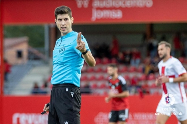 Busquets Ferrer dirigirá el partido del Granada (LALIGA) Busquets Ferrer dirigirá el partido del Granada (LALIGA)