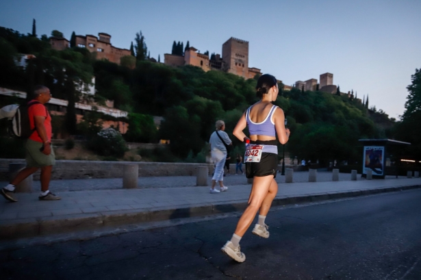 Una atleta durante una edición anterior (AYTO. GRANADA) Una atleta durante una edición anterior (AYTO. GRANADA)