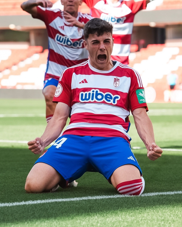 Pablo Sáenz celebra su gol (GCF)