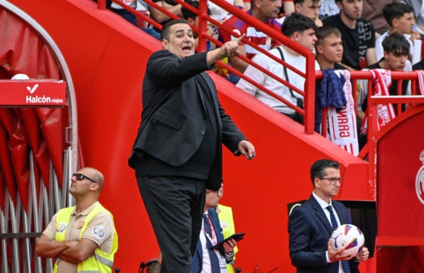 José Ramón Sandoval, entrenador del Granada CF, en un momento del partido ante el Real Madrid (JOSÉ M. BALDOMERO) José Ramón Sandoval, entrenador del Granada CF, en un momento del partido ante el Real Madrid (JOSÉ M. BALDOMERO)