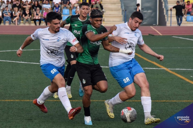 El Santa Fe derrotó al Base Gabia en un intenso partido (JOSÉ M. BALDOMERO) El Santa Fe derrotó al Base Gabia en un intenso partido (JOSÉ M. BALDOMERO)