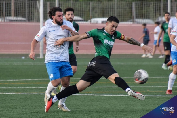 El Santa Fe derrotó al Base Gabia en un intenso partido (JOSÉ M. BALDOMERO) 