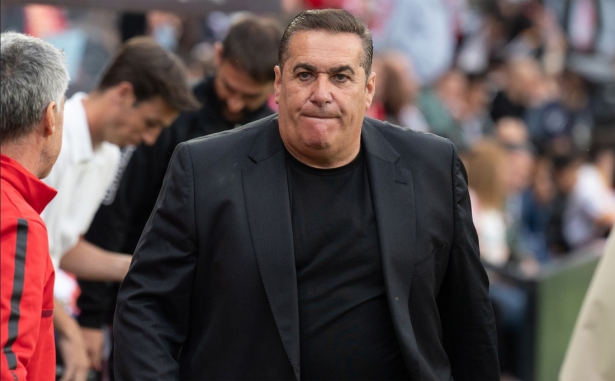 José Ramón Sandoval, entrenador del Granada CF, en un momento del partido en Vallecas (LOF) José Ramón Sandoval, entrenador del Granada CF, en un momento del partido en Vallecas (LOF)