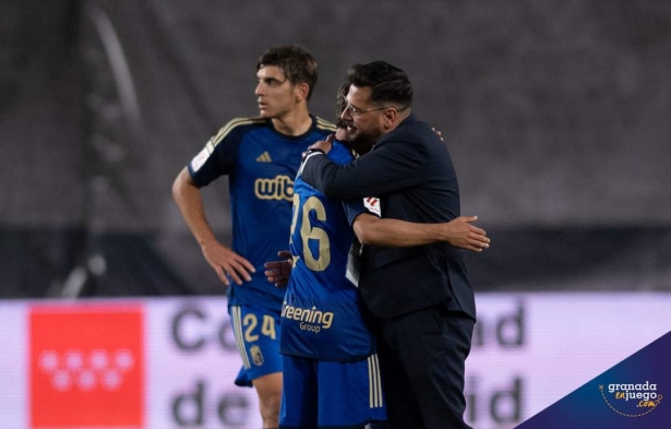 Rodelas es felicitado tras su debut en Primera (LOF) Rodelas es felicitado tras su debut en Primera (LOF)