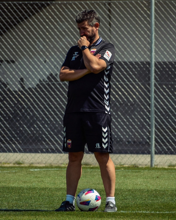 Fernando Estévez durante un entrenamiento con el CD Eldense (CD ELDENSE) Fernando Estévez durante un entrenamiento con el CD Eldense (CD ELDENSE)