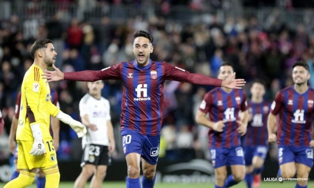 Iván Chapela celebra un gol con el CD Eldense (LALIGA) Iván Chapela celebra un gol con el CD Eldense (LALIGA)
