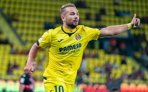 Javi Ontiveros celebra un gol con el Villarreal (EFE) Javi Ontiveros celebra un gol con el Villarreal (EFE)
