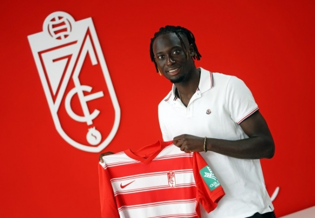 Diounkou no ha podido debutar como rojiblanco (GRANADA CF) Diounkou no ha podido debutar como rojiblanco (GRANADA CF)