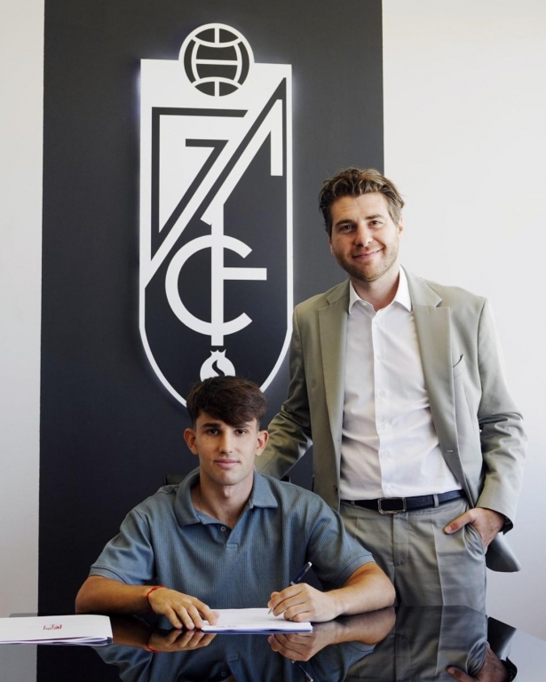Juanma Lendínez seguirá de rojiblanco (GRANADA CF) Juanma Lendínez seguirá de rojiblanco (GRANADA CF)