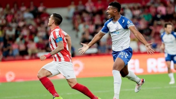 Lozíc Williams podría reforzar el centro de la zaga nazarí (ELDIA) Lozíc Williams podría reforzar el centro de la zaga nazarí (ELDIA)