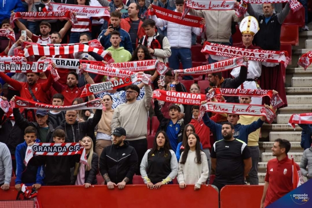 La afición del Granada volverá a apoyar al equipo en Segunda (JOSÉ M. BALDOMERO) La afición del Granada volverá a apoyar al equipo en Segunda (JOSÉ M. BALDOMERO)