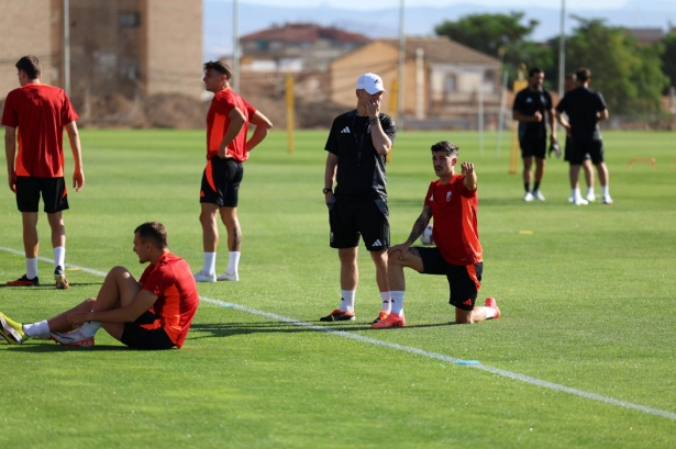El equipo sigue trabajando de cara al comienzo de liga El equipo sigue trabajando de cara al comienzo de liga