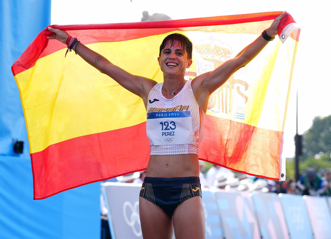 María Pérez celebra la medalla de plata para España (DAVID DAVIES/PA WIRE/DPA)