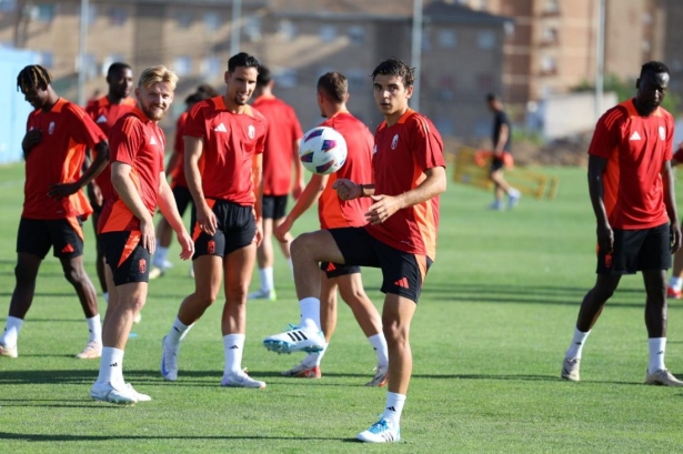 El equipo regresa a la Ciudad Deportiva (J. AZCOYTIA) El equipo regresa a la Ciudad Deportiva (J. AZCOYTIA)