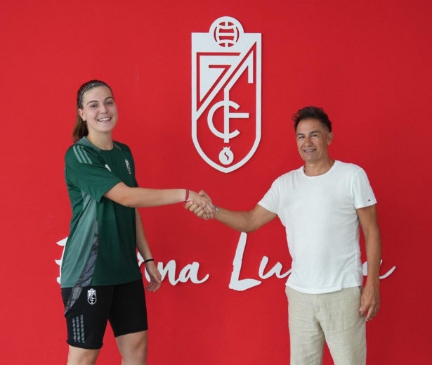 Laura ya posa como rojiblanca (GRANADA CF) Laura ya posa como rojiblanca (GRANADA CF)