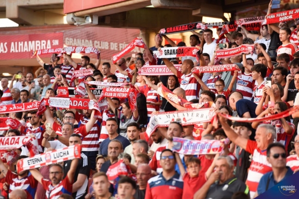 La afición se ha volcado con el Granada (JOSÉ M. BALDOMERO) La afición se ha volcado con el Granada (JOSÉ M. BALDOMERO)