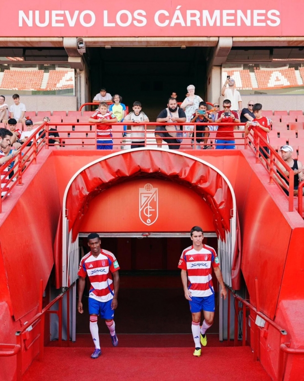 Diao ha pisado junto a Lama el césped de Los Cármenes (GRANADA CF) Diao ha pisado junto a Lama el césped de Los Cármenes (GRANADA CF)