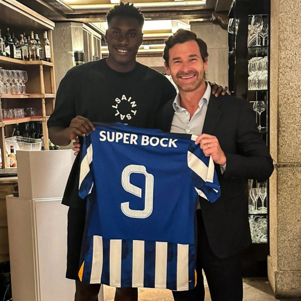 Samu ya posa como nuevo jugador del Oporto (PORTO FC) Samu ya posa como nuevo jugador del Oporto (PORTO FC)