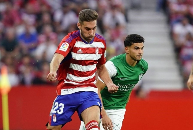 El Granada quiere volver a doblegar al Huesca (LALIGA) El Granada quiere volver a doblegar al Huesca (LALIGA)