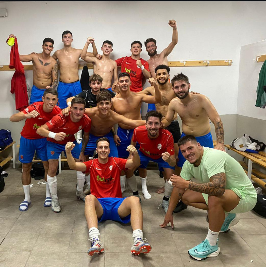 El Cúllar Vega celebra la victoria ante el Santa Fe (CÚLLAR VEGA CF)