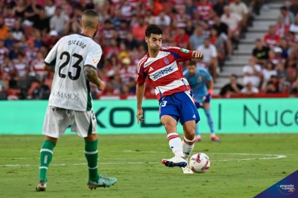 Trigueros volvió a ser la brújula del equipo (JOSÉ M. BALDOMERO) Trigueros volvió a ser la brújula del equipo (JOSÉ M. BALDOMERO)