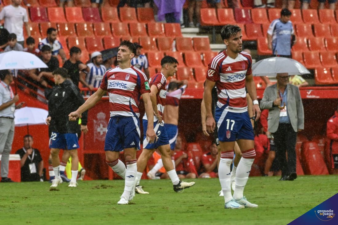 El equipo sigue sin ganar en Los Cármenes (JOSÉ M. BALDOMERO)