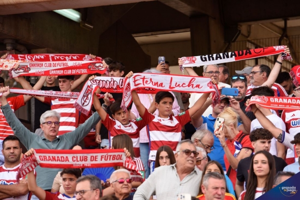 La afición rojiblanca respaldará al equipo en Elche (JOSÉ M. BALDOMERO) La afición rojiblanca respaldará al equipo en Elche (JOSÉ M. BALDOMERO)