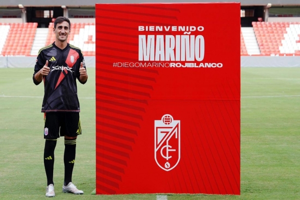 Mariño ha pisado el césped de Los Cármenes (GRANADA CF) Mariño ha pisado el césped de Los Cármenes (GRANADA CF)