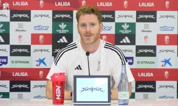 Abascal ha pasado por la sala de prensa de la Ciudad Deportiva (GRANADA CF) Abascal ha pasado por la sala de prensa de la Ciudad Deportiva (GRANADA CF)