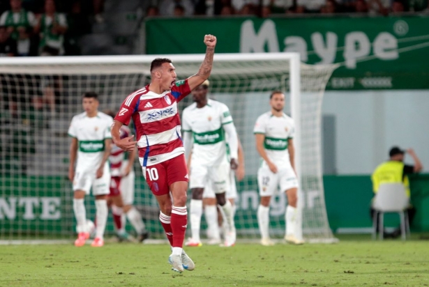 Uzuni celebra el tanto del empate en Elche (LOF) Uzuni celebra el tanto del empate en Elche (LOF)