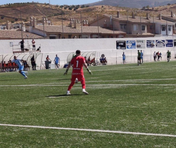 El Huétor Vega encajó la primera derrota (HUÉTOR VEGA) El Huétor Vega encajó la primera derrota (HUÉTOR VEGA)