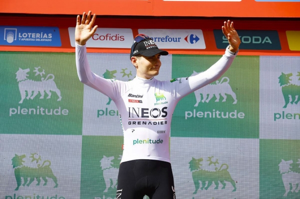 Carlos Rodríguez con el maillot blanco de la Vuelta (UNIPUBLIC/SPRINT CYCLING AGENCY) Carlos Rodríguez con el maillot blanco de la Vuelta (UNIPUBLIC/SPRINT CYCLING AGENCY)