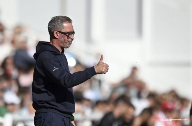 Bolo gesticulando desde la banda de `El Plantío (LALIGA) Bolo gesticulando desde la banda de `El Plantío (LALIGA)