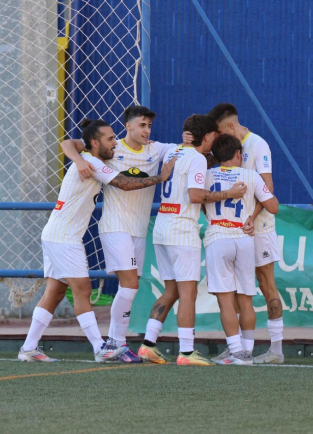 El Huétor Tájar celebra el gol de Utrilla (JOSÉ ANDRÉS FERNÁNDEZ
