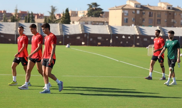 Los jugadores tocados se han retirado al gimnasio (J. AZCOYTIA) Los jugadores tocados se han retirado al gimnasio (J. AZCOYTIA)