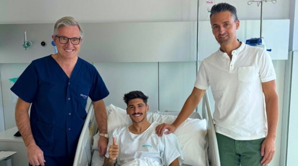 Neva tras pasar por el quirófano (GRANADA CF) Neva tras pasar por el quirófano (GRANADA CF)