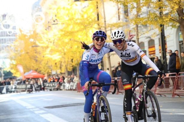 Letizia Paternoster (Jayco-AlUla) y Mavi García (Liv Racing-TeqFind), estrellas del critérium Reinas de la Alhambra en 2023 (ÁLVARO AGRCÍA HERRERO) Letizia Paternoster (Jayco-AlUla) y Mavi García (Liv Racing-TeqFind), estrellas del critérium Reinas de la Alhambra en 2023 (ÁLVARO AGRCÍA HERRERO)