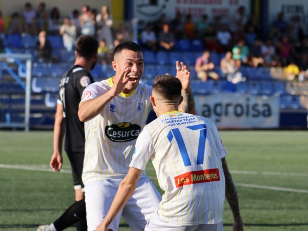 Josema y Velázquez celebran el gol (JOSÉ ANDRÉS FERNÁNDEZ)