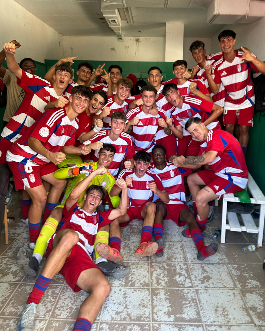 El Granada CF celebra el triunfo en Córdoba (GCF) 