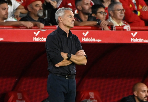Fran Escribá, entrenador del Granada CF, en el encuentro ante el Córdoba CF (JOSÉ M. BALDOMERO) Fran Escribá, entrenador del Granada CF, en el encuentro ante el Córdoba CF (JOSÉ M. BALDOMERO)